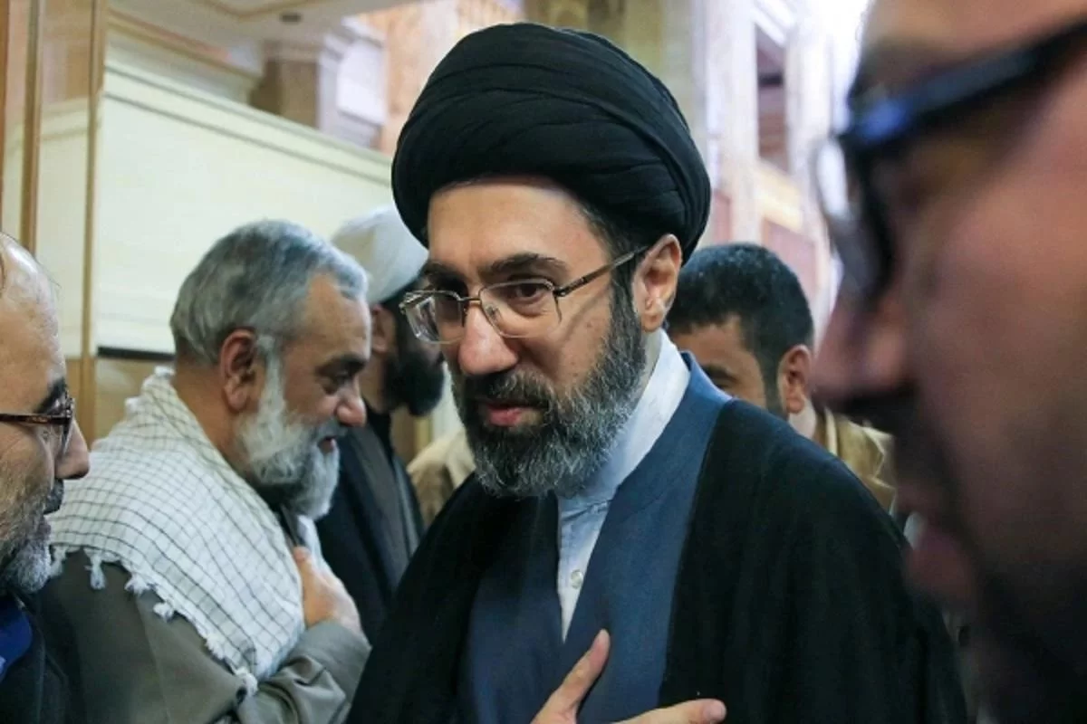 Вышел во двор и выжил: Новый лидер Ирана чудом спасся за секунду до удара, потеряв жену и сына