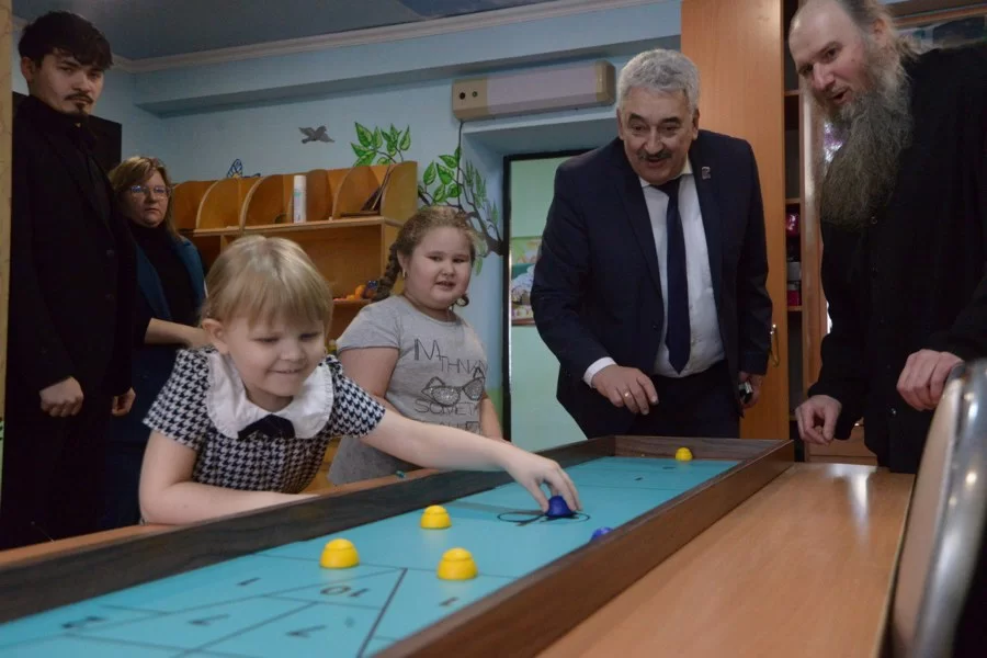«Самое главное – забота и атмосфера поддержки!»: Спикер Госсовета Чувашии Леонид Черкесов посетил Центр помощи детям-инвалидам в Алатыре