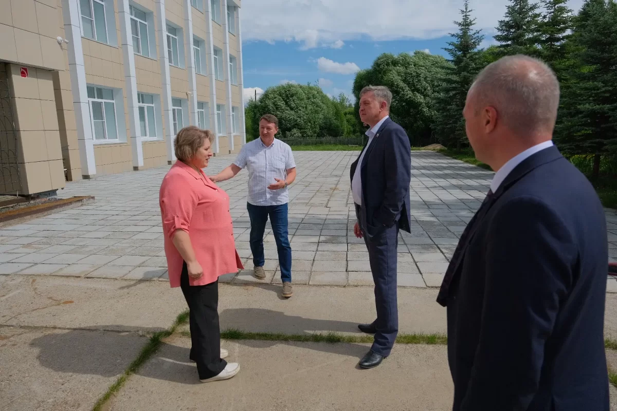 «Местная активность вместе с господдержкой даёт заметный результат»: Спикер Заксобрания Роман Береснев рассказал о развитии Мурашинского района