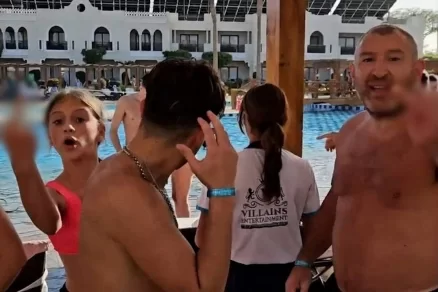 «Русские, валите отсюда»: в египетском отеле британцы толпой напали на русскую пару с тремя детьми