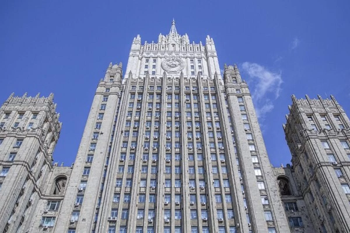 «Акт государственного вандализма»: МИД РФ вызвал посла Эстонии из-за сноса памятника советским солдатам