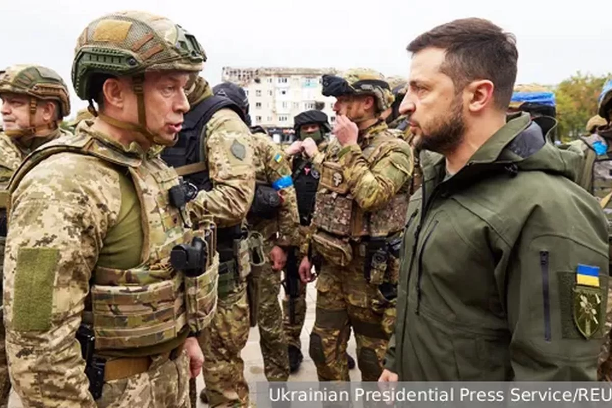 Из окружения — в окопы: чего на самом деле стоят слухи о смене Сырского на Буданова