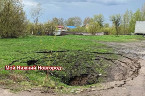 В Нижнем Новгороде образовался огромный провал в земле