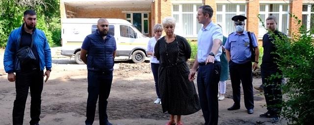 У пущинской школы №1 начались работы по благоустройству