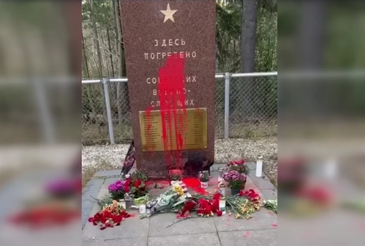 В Финляндии в День Победы осквернили кладбище советских солдат