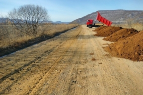 В районе Анучино подрядчик привел в порядок самую длинную гравийную дорогу
