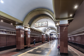 В Казани у женщины случился эпилептический приступ, и она упала на платформу станции метро