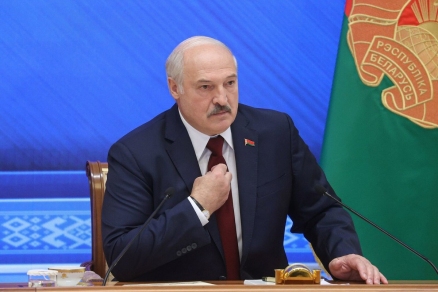 Лукашенко заявил, что украинские президенты довели народ до нищеты