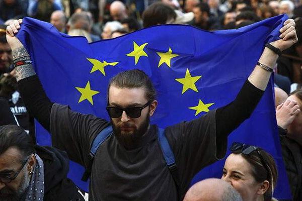 Грузия пересмотрит закон об иноагентах после принятия страны в ЕС