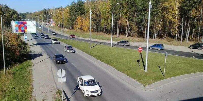 Губернатор Травников потребовал убрать с новосибирских дорог металлические ограды
