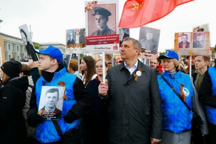 Мэр Самары Иван Носков на акции «Бессмертный полк»: Герои, добывшие Победу, сегодня снова в строю благодаря своим детям, внукам и правнукам