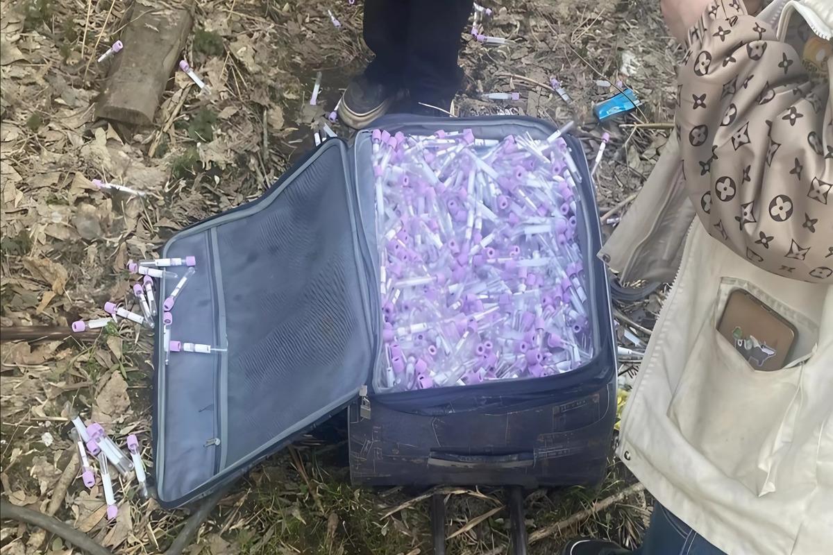 Найденный чемодан с медицинскими отходами напугал жителей Екатеринбурга